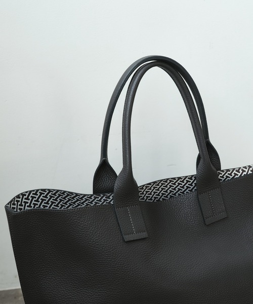 IACUCCI（イアクッチ）の「オペラ L CERVO/STAMPA INTERNA（トートバッグ・レディース・チャコールグレー/ネイビー/バーガンディー/ピンク/キャメル/ライトグレー/グレー・FREE）」の17枚目の写真