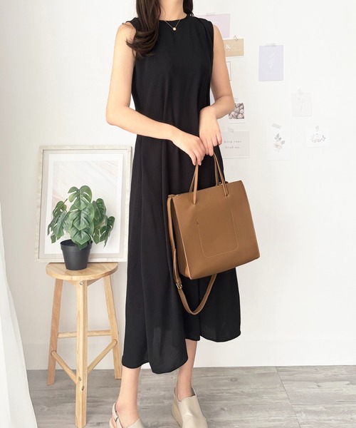 Amulet(アミュレット)の「ふんわり揺れる上品シルエット バックデザインノースリーブワンピース(ワンピース・レディース・ブラック/アイボリー・S/M/XL/L)」の2枚目の写真