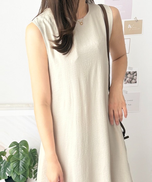 Amulet(アミュレット)の「ふんわり揺れる上品シルエット バックデザインノースリーブワンピース(ワンピース・レディース・ブラック/アイボリー・S/M/XL/L)」の6枚目の写真