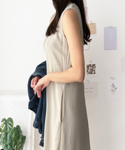 Amulet(アミュレット)の「ふんわり揺れる上品シルエット バックデザインノースリーブワンピース(ワンピース・レディース・ブラック/アイボリー・S/M/XL/L)」の12枚目の写真