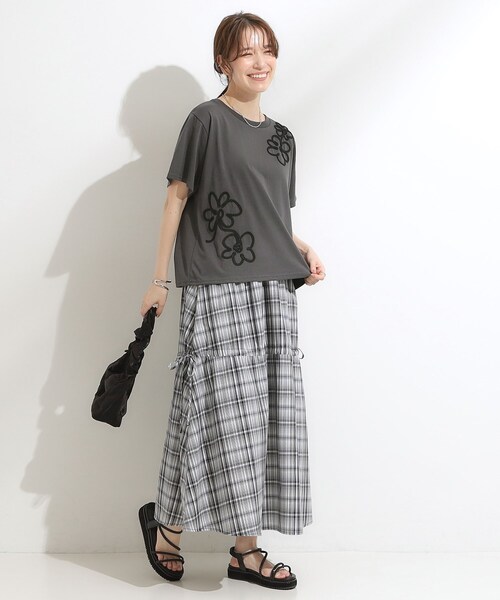 Cutie Blonde(キューティーブロンド)の「【S-LL】コーデの主役になる コード刺繍デザインTシャツ(Tシャツ/カットソー・レディース・ライトグリーン系1/グレー系その他2/ホワイト系1・03/02/01/04)」の10枚目の写真