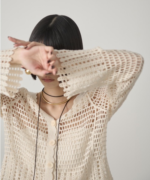 AIC.(エーアイシー)の「フレアスリーブクロシェ編みカーディガン(カーディガン/ボレロ・レディース・キナリ/ブラック・FREE)」の2枚目の写真