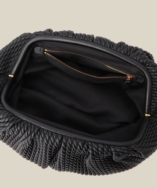 ROPE'（ロペ）の「ラムレザーロープ模様クラッチ/ミディアム（クラッチバッグ・レディース・オフホワイト/ブラック・FREE）」の22枚目の写真