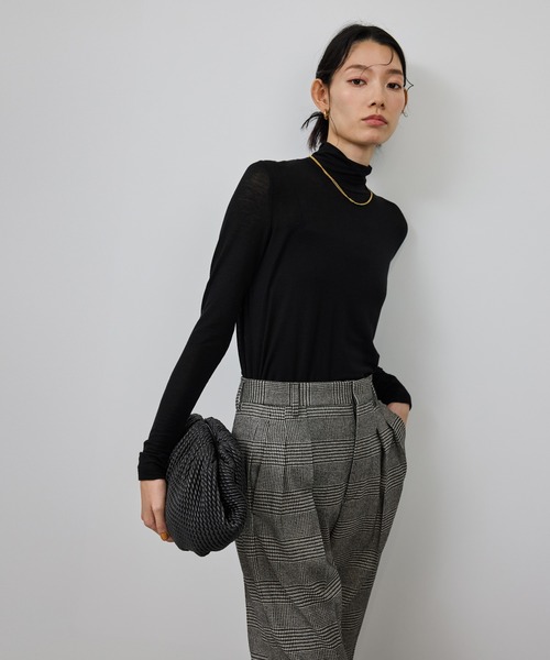 ROPE'（ロペ）の「ラムレザーロープ模様クラッチ/ミディアム（クラッチバッグ・レディース・オフホワイト/ブラック・FREE）」の4枚目の写真