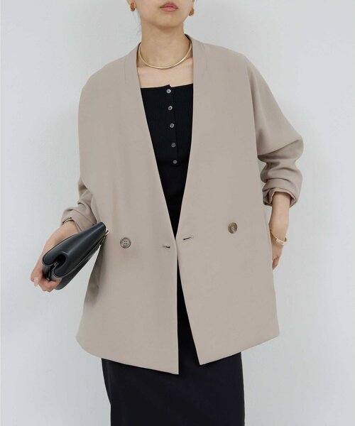 GALLARDAGALANTE（ガリャルダガランテ）の「【web限定予約追加】ジャージードルマンジャケット（ノーカラージャケット・レディース・グレイッシュベージュ/ブラック・FREE）」の2枚目の写真