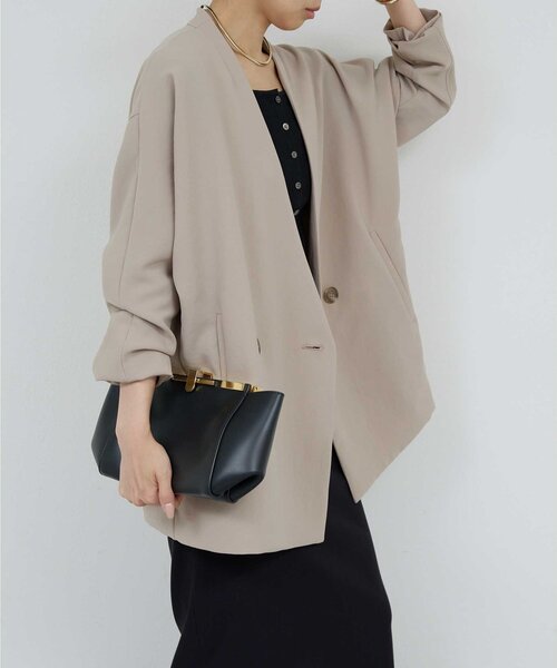 GALLARDAGALANTE（ガリャルダガランテ）の「【web限定予約追加】ジャージードルマンジャケット（ノーカラージャケット・レディース・グレイッシュベージュ/ブラック・FREE）」の17枚目の写真