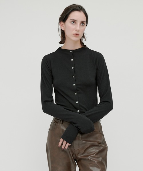 kiehtova（キエトヴァ）の「【kiehtova】SMOOTH STAND NECK CARDIGAN/スムース スタンド ネック カーディガン KTWR43（カーディガン/ボレロ・レディース・チャコールグレー/アイボリー/ブラック・FREE）」の3枚目の写真