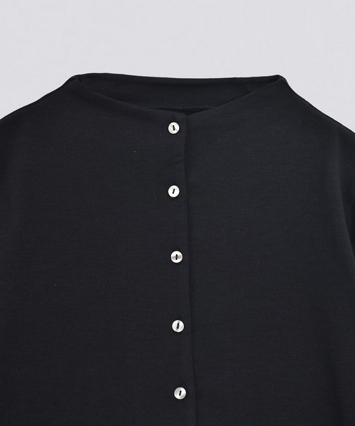 kiehtova（キエトヴァ）の「【kiehtova】SMOOTH STAND NECK CARDIGAN/スムース スタンド ネック カーディガン KTWR43（カーディガン/ボレロ・レディース・チャコールグレー/アイボリー/ブラック・FREE）」の5枚目の写真