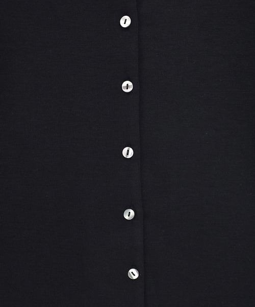 kiehtova（キエトヴァ）の「【kiehtova】SMOOTH STAND NECK CARDIGAN/スムース スタンド ネック カーディガン KTWR43（カーディガン/ボレロ・レディース・チャコールグレー/アイボリー/ブラック・FREE）」の6枚目の写真