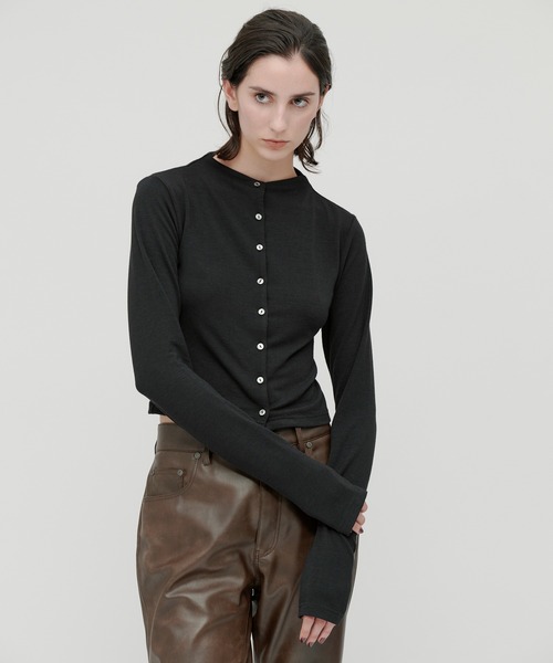 kiehtova（キエトヴァ）の「【kiehtova】SMOOTH STAND NECK CARDIGAN/スムース スタンド ネック カーディガン KTWR43（カーディガン/ボレロ・レディース・チャコールグレー/アイボリー/ブラック・FREE）」の16枚目の写真