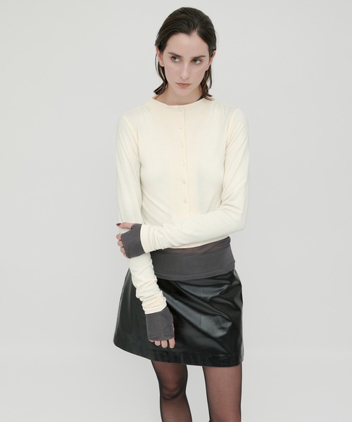 kiehtova（キエトヴァ）の「【kiehtova】SMOOTH STAND NECK CARDIGAN/スムース スタンド ネック カーディガン KTWR43（カーディガン/ボレロ・レディース・チャコールグレー/アイボリー/ブラック・FREE）」の22枚目の写真