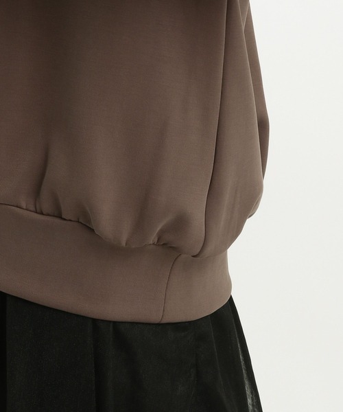 Andemiu(アンデミュウ)の「オフショルプルオーバー589774(スウェット・レディース・アイボリー/ブラック/チャコールグレー/モカ・FREE)」の13枚目の写真