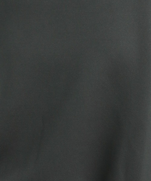 Andemiu(アンデミュウ)の「オフショルプルオーバー589774(スウェット・レディース・アイボリー/ブラック/チャコールグレー/モカ・FREE)」の18枚目の写真