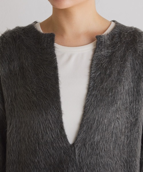 COLLAGE GALLARDAGALANTE(コラージュガリャルダガランテ)の「エアリー深Vニット/WEB限定カラー展開/新色追加(ニット/セーター・レディース・チャコールグレー/ベージュ/ネイビー/レッド/ブルー/ブラウン/ブラック・FREE)」の17枚目の写真