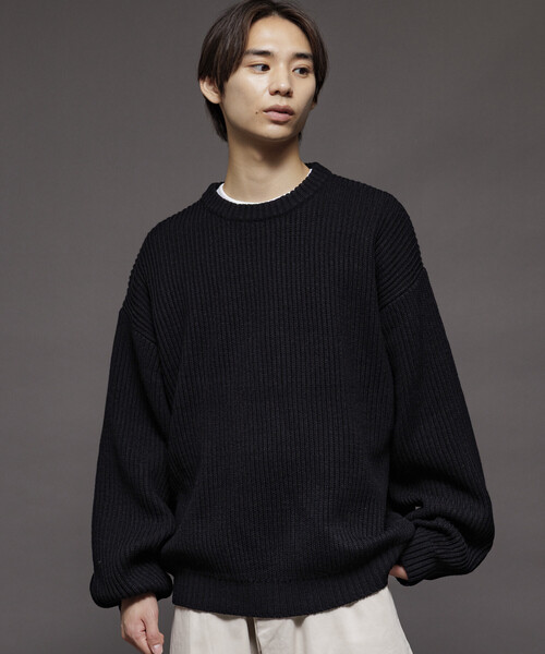 FREAK'S STORE(フリークスストア)の「限定展開 リラックスフィット 畦編み クルーネック ニット(ニット/セーター・メンズ・チャコールグレー/レッド/ブラック/イエロー/ネイビー/グリーン・LARGE/MEDIUM/SMALL)」の2枚目の写真