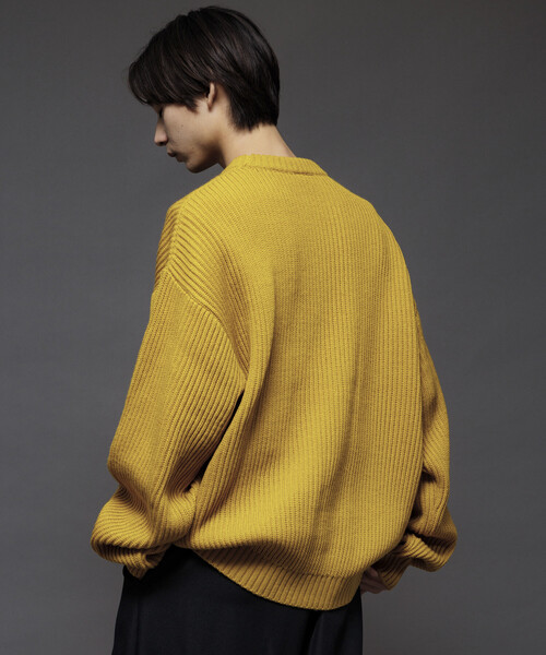 FREAK'S STORE(フリークスストア)の「限定展開 リラックスフィット 畦編み クルーネック ニット(ニット/セーター・メンズ・チャコールグレー/レッド/ブラック/イエロー/ネイビー/グリーン・LARGE/MEDIUM/SMALL)」の14枚目の写真