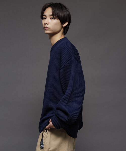 FREAK'S STORE(フリークスストア)の「限定展開 リラックスフィット 畦編み クルーネック ニット(ニット/セーター・メンズ・チャコールグレー/レッド/ブラック/イエロー/ネイビー/グリーン・LARGE/MEDIUM/SMALL)」の21枚目の写真
