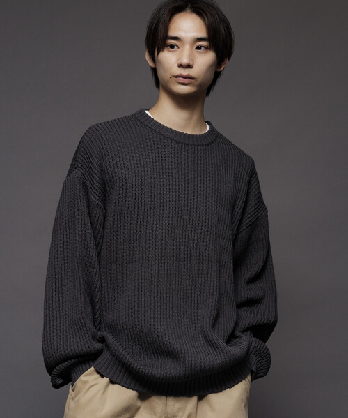FREAK'S STORE(フリークスストア)の「限定展開 リラックスフィット 畦編み クルーネック ニット(ニット/セーター・メンズ・チャコールグレー/レッド/ブラック/イエロー/ネイビー/グリーン・LARGE/MEDIUM/SMALL)」の15枚目の写真