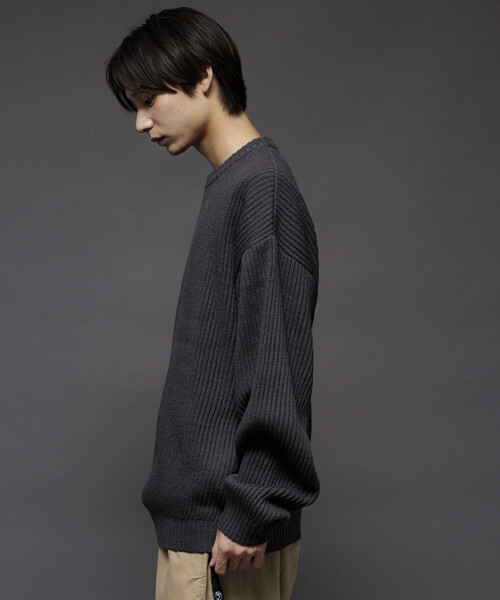 FREAK'S STORE(フリークスストア)の「限定展開 リラックスフィット 畦編み クルーネック ニット(ニット/セーター・メンズ・チャコールグレー/レッド/ブラック/イエロー/ネイビー/グリーン・LARGE/MEDIUM/SMALL)」の17枚目の写真