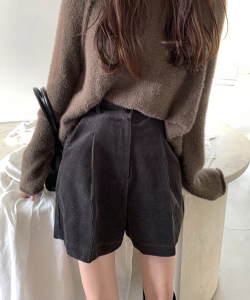 HALEY PESCA(ヘーリーペスカ)の「HALEY PESCA/センタータック コーデュロイショートパンツ(その他パンツ・レディース・ブラック/ブラウン・MEDIUM/SMALL)」の4枚目の写真