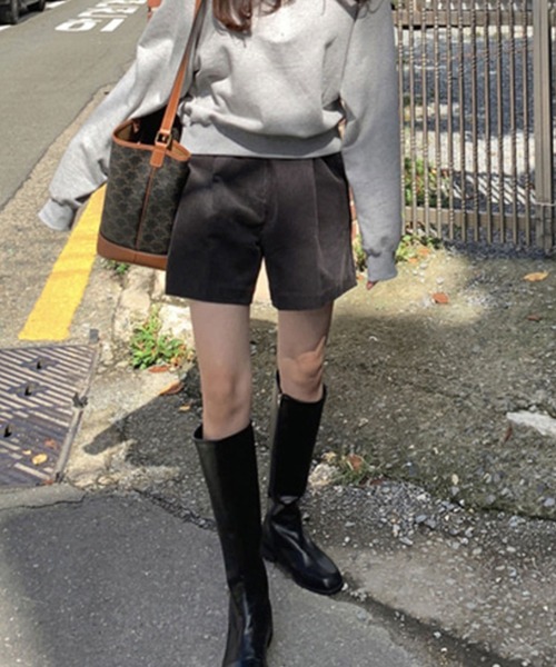 HALEY PESCA(ヘーリーペスカ)の「HALEY PESCA/センタータック コーデュロイショートパンツ(その他パンツ・レディース・ブラック/ブラウン・MEDIUM/SMALL)」の11枚目の写真