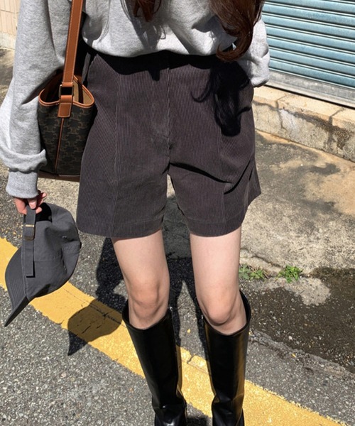 HALEY PESCA(ヘーリーペスカ)の「HALEY PESCA/センタータック コーデュロイショートパンツ(その他パンツ・レディース・ブラック/ブラウン・MEDIUM/SMALL)」の14枚目の写真