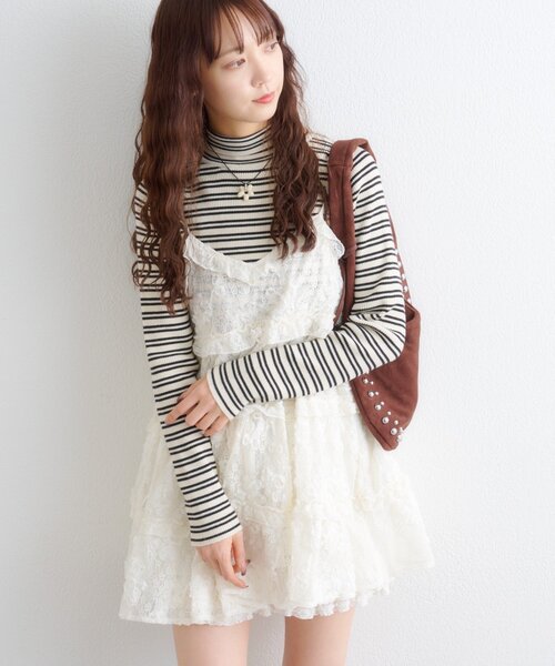 w closet（ダブルクローゼット）の「立体レースミニキャミワンピース（ワンピース・レディース・サックスブルー/ブラック/アイボリー/ブラウン/ホワイト系その他/ブラック系その他・FREE）」の2枚目の写真