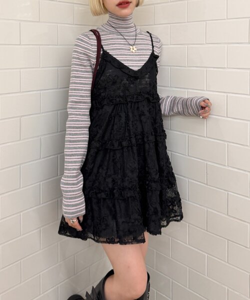 w closet（ダブルクローゼット）の「立体レースミニキャミワンピース（ワンピース・レディース・サックスブルー/ブラック/アイボリー/ブラウン/ホワイト系その他/ブラック系その他・FREE）」の4枚目の写真