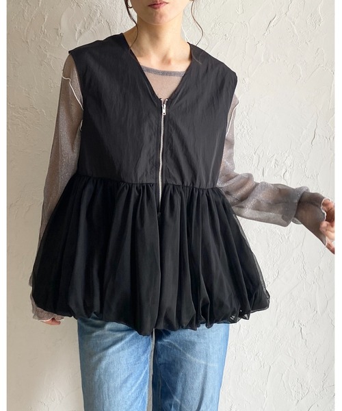 She's Closet(シーズクローゼット)の「Vネックダブルジップチュールレイヤードバルーンペプラムベスト(ベスト・レディース・アイボリー/カーキ/ブラック・FREE)」の4枚目の写真