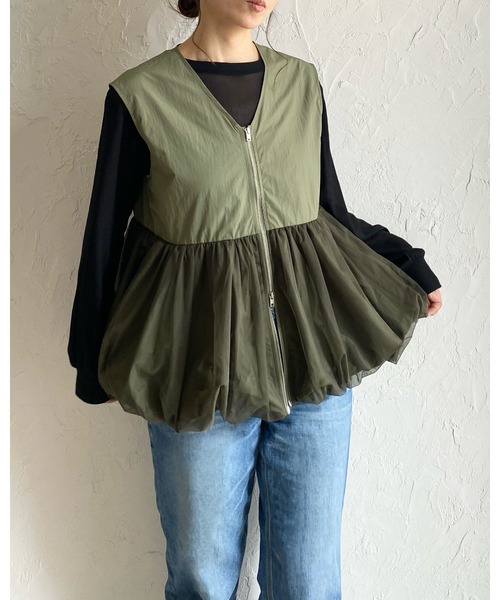 She's Closet(シーズクローゼット)の「Vネックダブルジップチュールレイヤードバルーンペプラムベスト(ベスト・レディース・アイボリー/カーキ/ブラック・FREE)」の7枚目の写真