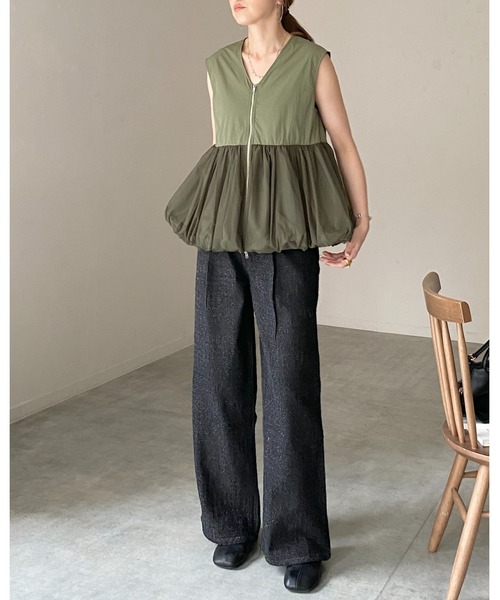 She's Closet(シーズクローゼット)の「Vネックダブルジップチュールレイヤードバルーンペプラムベスト(ベスト・レディース・アイボリー/カーキ/ブラック・FREE)」の13枚目の写真