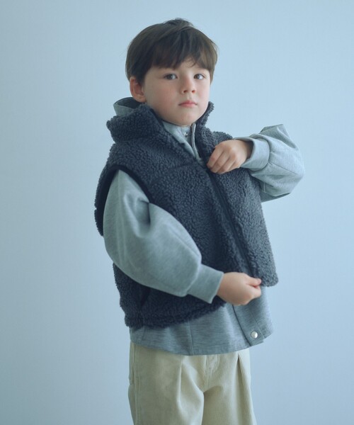 green label relaxing（グリーンレーベルリラクシング）の「ボアベスト / キッズ  100cm-160cm（ベスト・キッズ・ナチュラル/ダークグレー・160cm/110cm/150cm/120cm/100cm/130cm/140cm）」の2枚目の写真