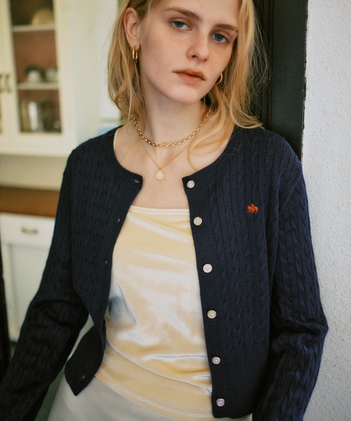 VIS(ビス)の「【POLO BCS】VIS別注ミニケーブルノーカラーニットカーディガン(カーディガン/ボレロ・レディース・ライトグレー/チャコールグレー/サックスブルー/ネイビー/ダークブラウン/レッド・FREE)」の4枚目の写真