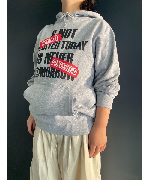 WORLD WIDE LOVE!(ワールドワイドラブ)の「WHAT フーディー(パーカー・レディース・ブラック/パープル/トップグレー・1)」の3枚目の写真