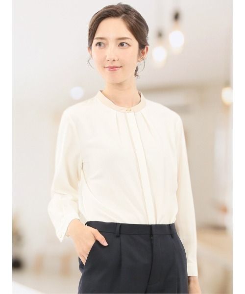 m.f.editorial（エムエフエディトリアル）の「【ストレッチ イージーケア UVカット】m.f.エディトリアル レディース バンドカラー配色 比翼 長袖ブラウス（シャツ/ブラウス・レディース・アイボリー/サックスブルー/グレー系その他2/ベージュ・LARGE/MEDIUM）」の2枚目の写真