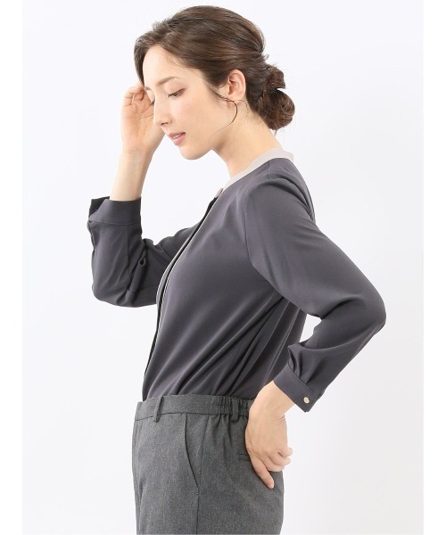 m.f.editorial（エムエフエディトリアル）の「【ストレッチ イージーケア UVカット】m.f.エディトリアル レディース バンドカラー配色 比翼 長袖ブラウス（シャツ/ブラウス・レディース・アイボリー/サックスブルー/グレー系その他2/ベージュ・LARGE/MEDIUM）」の18枚目の写真