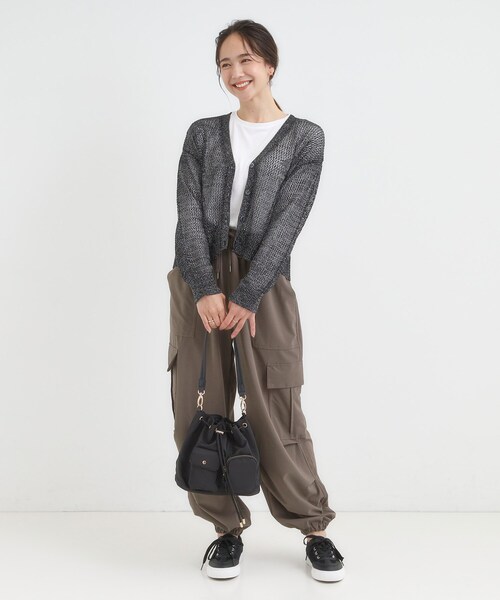 SHOO・LA・RUE(シューラルー)の「【撥水】2WAY巾着ショルダーバッグ(ショルダーバッグ・レディース・ダークグレー/ブラウン系/ブラック・00)」の7枚目の写真