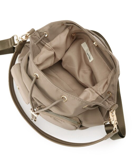 SHOO・LA・RUE(シューラルー)の「【撥水】2WAY巾着ショルダーバッグ(ショルダーバッグ・レディース・ダークグレー/ブラウン系/ブラック・00)」の17枚目の写真