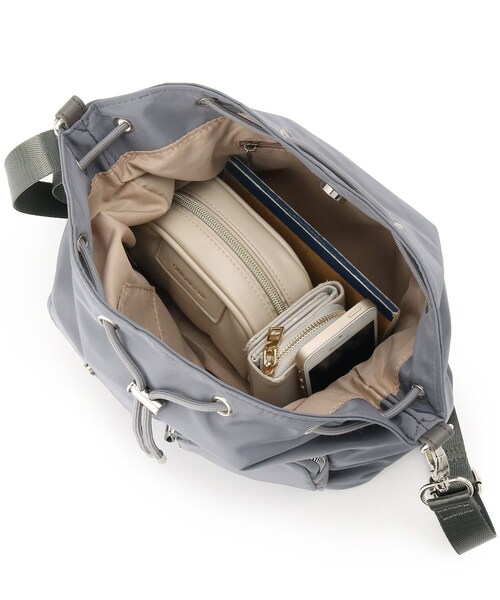 SHOO・LA・RUE(シューラルー)の「【撥水】2WAY巾着ショルダーバッグ(ショルダーバッグ・レディース・ダークグレー/ブラウン系/ブラック・00)」の19枚目の写真