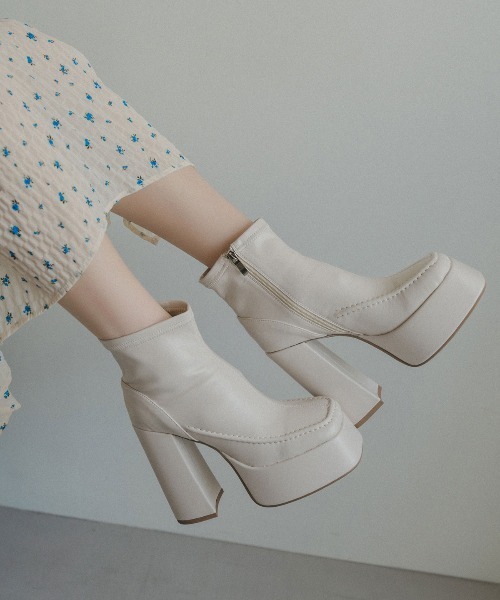 REDYAZEL(レディアゼル)の「スクエアショートブーツ(ブーツ・レディース・ブラック/オフホワイト/ダークブラウン・MEDIUM/LARGE)」の1枚目の写真