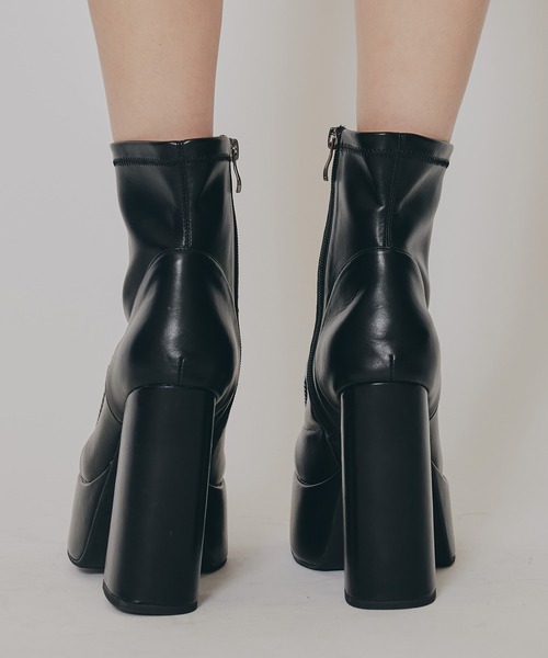 REDYAZEL(レディアゼル)の「スクエアショートブーツ(ブーツ・レディース・ブラック/オフホワイト/ダークブラウン・MEDIUM/LARGE)」の14枚目の写真