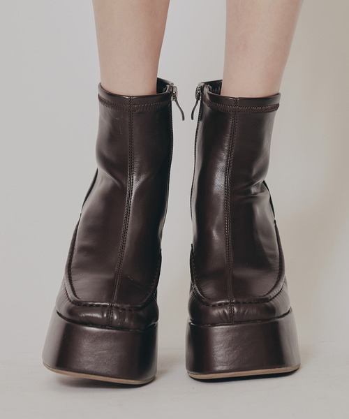 REDYAZEL(レディアゼル)の「スクエアショートブーツ(ブーツ・レディース・ブラック/オフホワイト/ダークブラウン・MEDIUM/LARGE)」の9枚目の写真