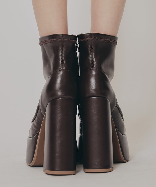 REDYAZEL(レディアゼル)の「スクエアショートブーツ(ブーツ・レディース・ブラック/オフホワイト/ダークブラウン・MEDIUM/LARGE)」の10枚目の写真