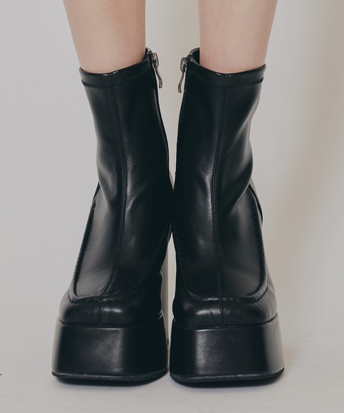 REDYAZEL(レディアゼル)の「スクエアショートブーツ(ブーツ・レディース・ブラック/オフホワイト/ダークブラウン・MEDIUM/LARGE)」の13枚目の写真