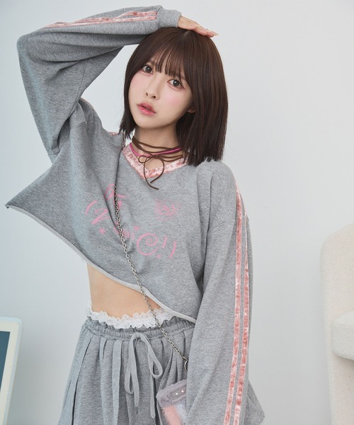 rumnel:(ルムネル)の「【セットアップ可能】ベロアコンビVネックスウェット / velour combo v-neck sweatshirt(スウェット・レディース・グレー/ライトブルー・FREE)」の5枚目の写真