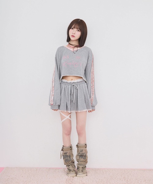 rumnel:(ルムネル)の「【セットアップ可能】ベロアコンビVネックスウェット / velour combo v-neck sweatshirt(スウェット・レディース・グレー/ライトブルー・FREE)」の3枚目の写真