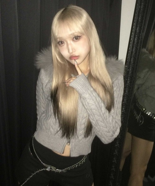 .KOM（ドットコム）の「A'GEM/9 × .kom 『.KOM/ドットケーオーエム』 Faux Fur Hooded Cropped Knit Cardigan/Y2K フェイクファーフード ショートニットトップス（ニット/セーター・レディース・アイボリー/ブラック/グレー・FREE）」の3枚目の写真