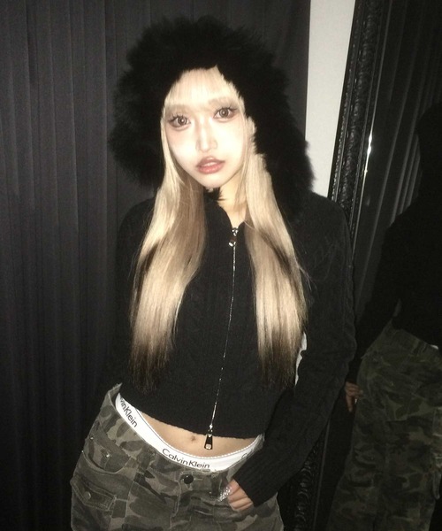.KOM（ドットコム）の「A'GEM/9 × .kom 『.KOM/ドットケーオーエム』 Faux Fur Hooded Cropped Knit Cardigan/Y2K フェイクファーフード ショートニットトップス（ニット/セーター・レディース・アイボリー/ブラック/グレー・FREE）」の16枚目の写真