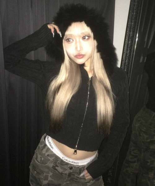 .KOM（ドットコム）の「A'GEM/9 × .kom 『.KOM/ドットケーオーエム』 Faux Fur Hooded Cropped Knit Cardigan/Y2K フェイクファーフード ショートニットトップス（ニット/セーター・レディース・アイボリー/ブラック/グレー・FREE）」の17枚目の写真