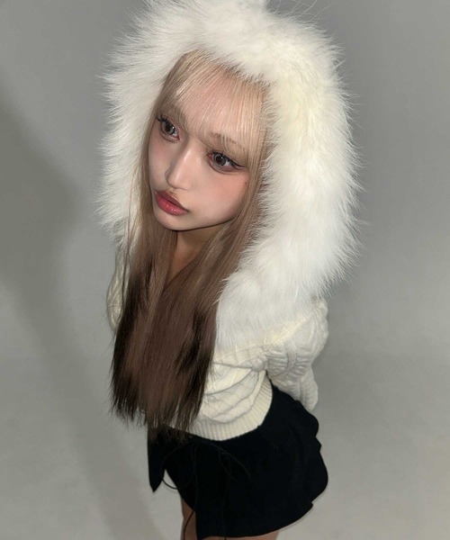 .KOM（ドットコム）の「A'GEM/9 × .kom 『.KOM/ドットケーオーエム』 Faux Fur Hooded Cropped Knit Cardigan/Y2K フェイクファーフード ショートニットトップス（ニット/セーター・レディース・アイボリー/ブラック/グレー・FREE）」の11枚目の写真